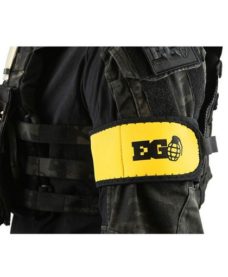 Brassard jaune Airsoft Enola Gaye